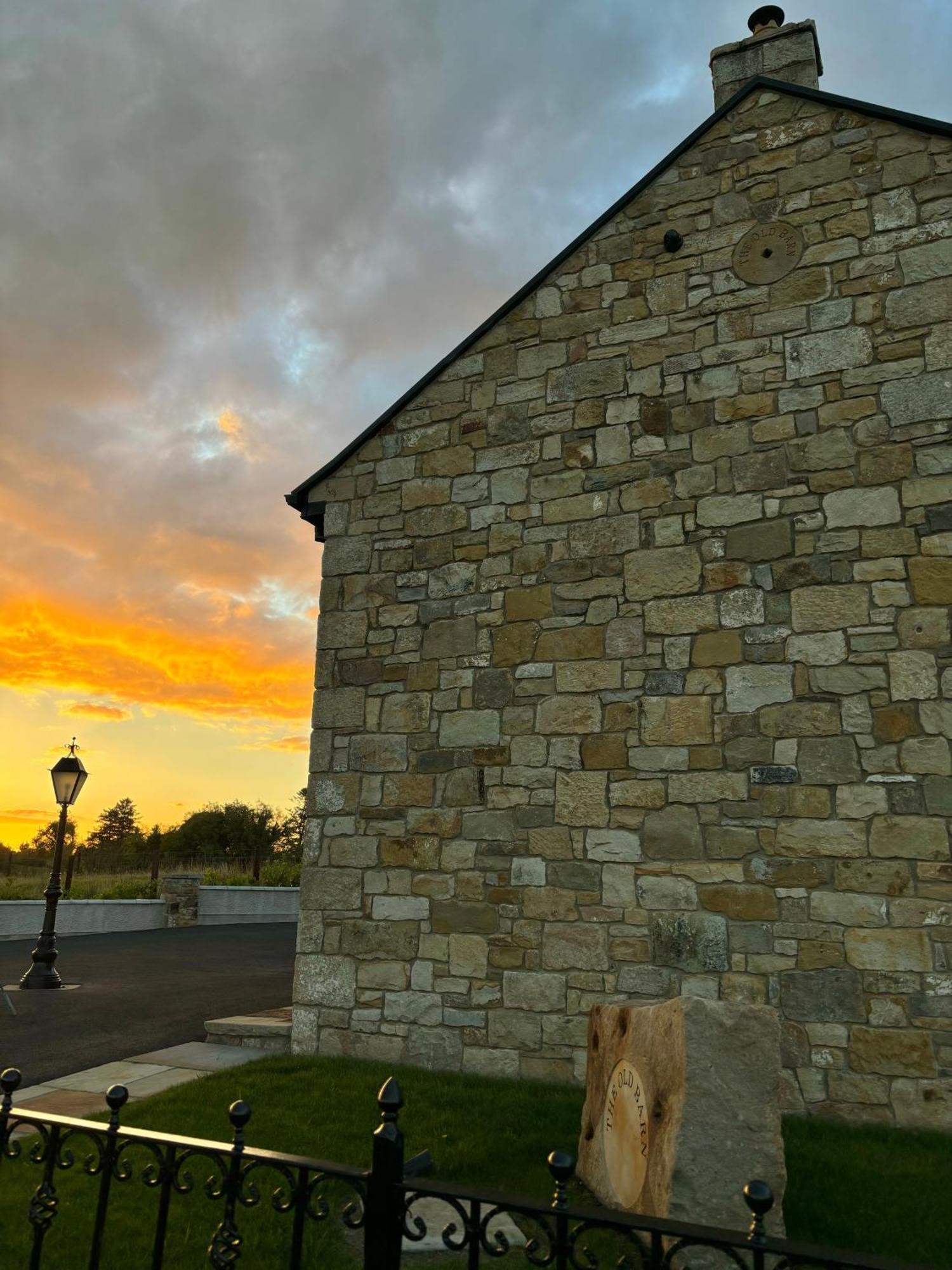 Villa The Old Barn Fivemiletown Esterno foto